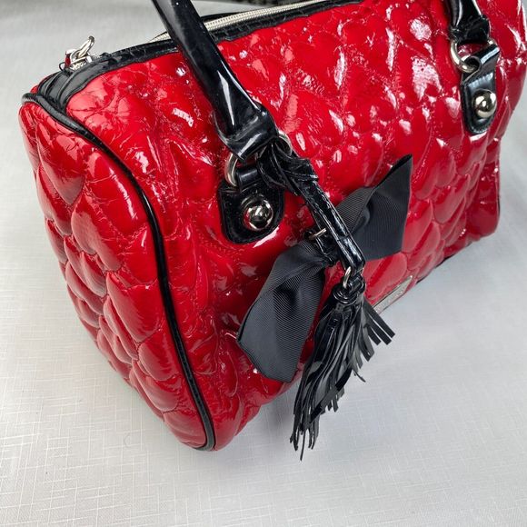 BETSEY JOHNSON QUILTED HEARTS Red Vegan Leather DUFFLE HAND BAG! Purse Black Bow - Picture 14 of 16